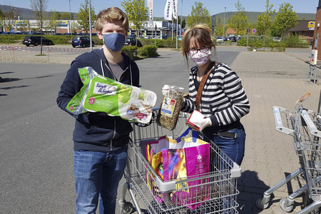 Symbolfoto Corona Schutzmaßnahmen beim Einkaufen