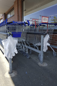 Symbolfoto Corona Schutzmaßnahmen beim Einkaufen