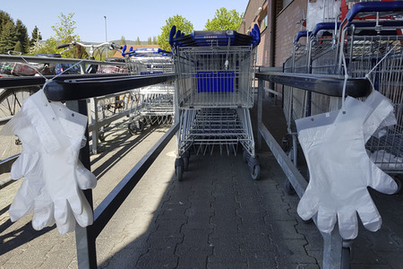 Symbolfoto Corona Schutzmaßnahmen beim Einkaufen