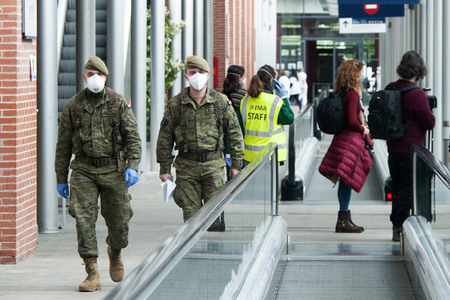 Lesung im Corona Behelfskrankenhaus in Madrid