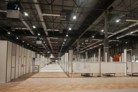 Lesung im Corona Behelfskrankenhaus in Madrid