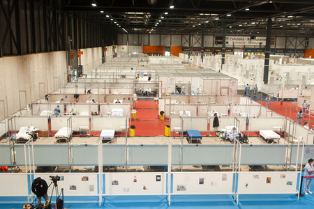 Lesung im Corona Behelfskrankenhaus in Madrid