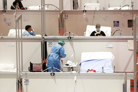 Lesung im Corona Behelfskrankenhaus in Madrid