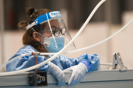 Lesung im Corona Behelfskrankenhaus in Madrid