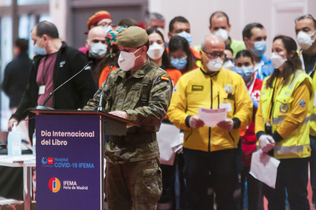 Lesung im Corona Behelfskrankenhaus in Madrid