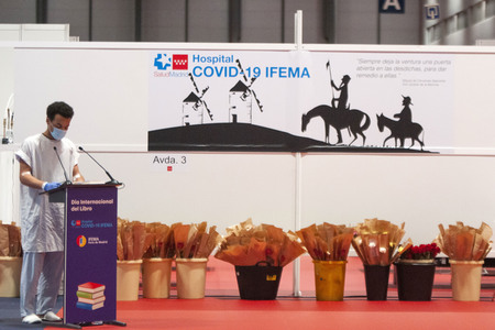 Lesung im Corona Behelfskrankenhaus in Madrid