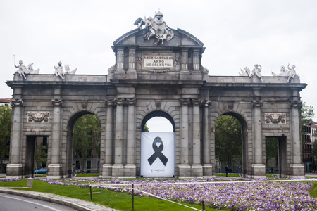 Schweigeminute für die Corona Opfer in Madrid