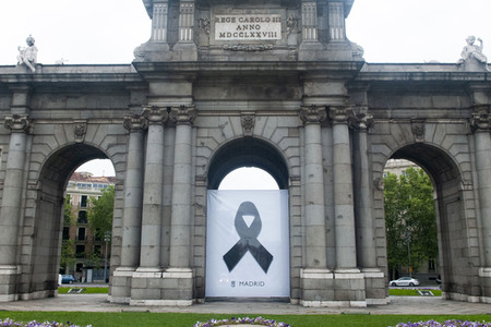 Schweigeminute für die Corona Opfer in Madrid