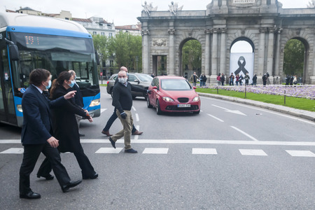 Schweigeminute für die Corona Opfer in Madrid