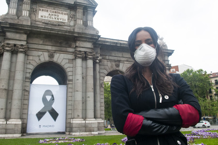 Schweigeminute für die Corona Opfer in Madrid