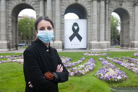 Schweigeminute für die Corona Opfer in Madrid