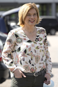 Julia Klöckner besichtigt Wald-Wiederaufforstungsfläche in Rehberg