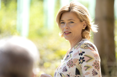 Julia Klöckner besichtigt Wald-Wiederaufforstungsfläche in Rehberg