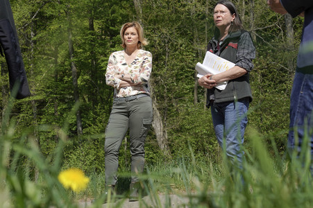 Julia Klöckner besichtigt Wald-Wiederaufforstungsfläche in Rehberg