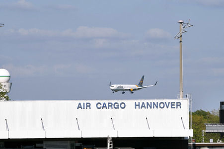 Ankunft von Corona-Schutzmaterialien aus China in Hannover