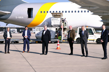 Ankunft von Corona-Schutzmaterialien aus China in Hannover