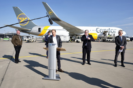 Ankunft von Corona-Schutzmaterialien aus China in Hannover