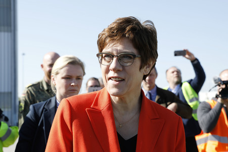 Bundeswehr transportiert Schutzmasken von China nach Leipzig