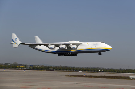 Bundeswehr transportiert Schutzmasken von China nach Leipzig