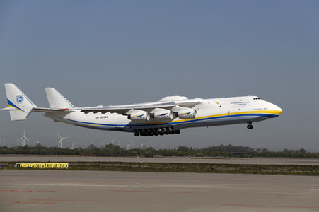 Bundeswehr transportiert Schutzmasken von China nach Leipzig