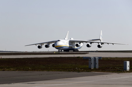Bundeswehr transportiert Schutzmasken von China nach Leipzig