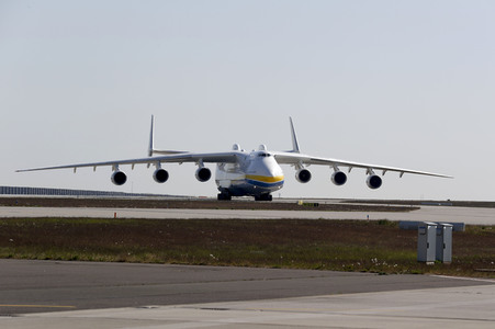 Bundeswehr transportiert Schutzmasken von China nach Leipzig