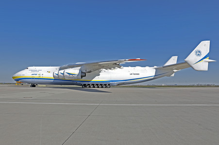 Bundeswehr transportiert Schutzmasken von China nach Leipzig