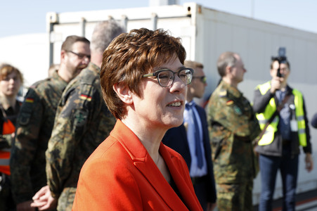 Bundeswehr transportiert Schutzmasken von China nach Leipzig