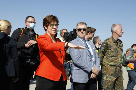 Bundeswehr transportiert Schutzmasken von China nach Leipzig