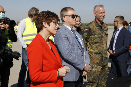 Bundeswehr transportiert Schutzmasken von China nach Leipzig