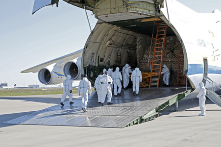 Bundeswehr transportiert Schutzmasken von China nach Leipzig