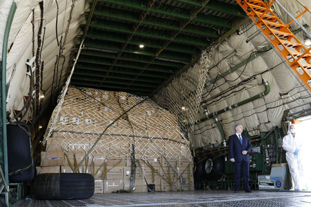 Bundeswehr transportiert Schutzmasken von China nach Leipzig