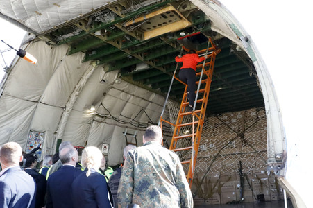 Bundeswehr transportiert Schutzmasken von China nach Leipzig
