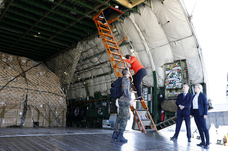 Bundeswehr transportiert Schutzmasken von China nach Leipzig