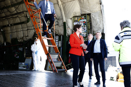 Bundeswehr transportiert Schutzmasken von China nach Leipzig