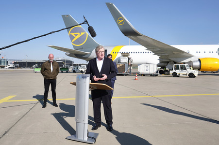 Ankunft von Corona-Schutzmaterialien aus China in Hannover