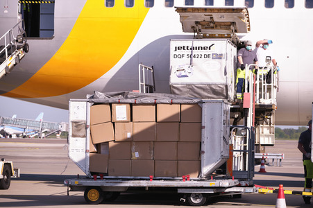 Ankunft von Corona-Schutzmaterialien aus China in Hannover