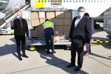 Ankunft von Corona-Schutzmaterialien aus China in Hannover