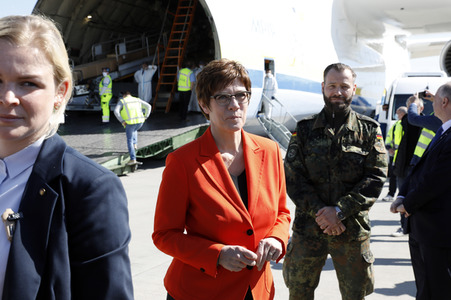 Bundeswehr transportiert Schutzmasken von China nach Leipzig