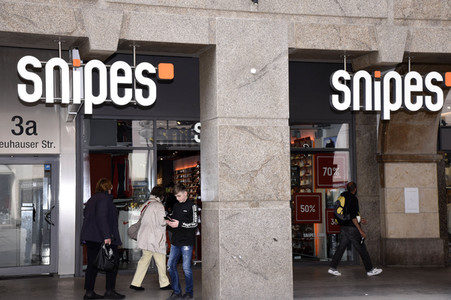 Symbolfoto Ladenöffnungen nach Lockerung der Corona-Beschränkungen