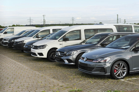 Symbolfoto Neuwagen Auslieferungslager