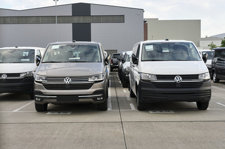 Symbolfoto Neuwagen Auslieferungslager