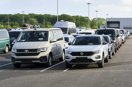 Symbolfoto Neuwagen Auslieferungslager