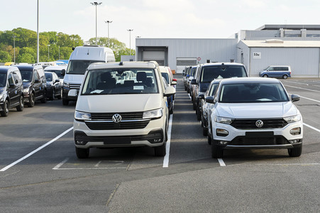 Symbolfoto Neuwagen Auslieferungslager