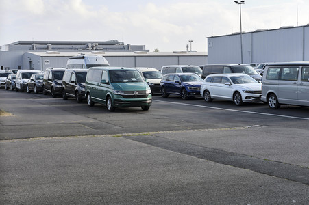Symbolfoto Neuwagen Auslieferungslager