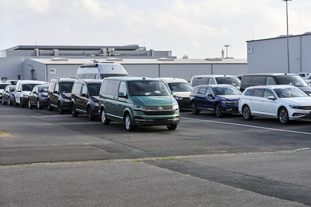 Symbolfoto Neuwagen Auslieferungslager