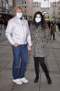 Gerhard Leinauer und Alexandra Polzin beim Shopping in München