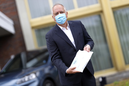 Armin Laschet besucht das Ford-Werk in Köln