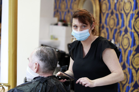 Symbolbild Öffnung von Friseursalons