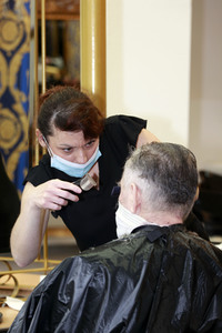 Symbolbild Öffnung von Friseursalons